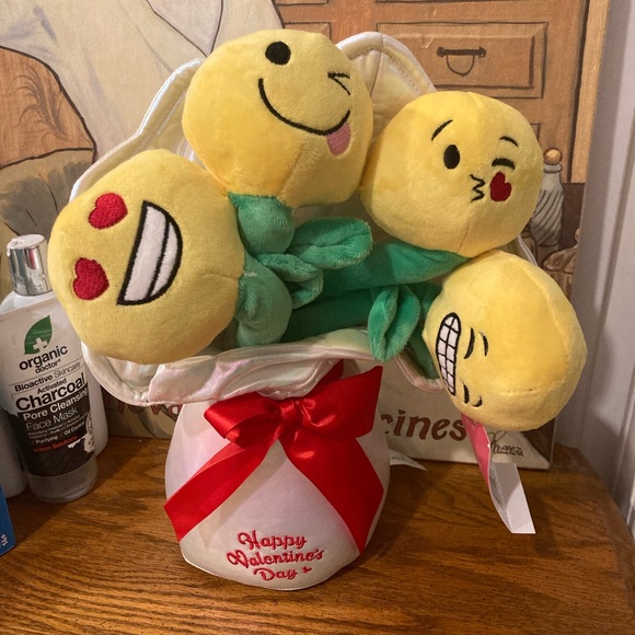 Other - Valentines Bouquet Plush-  Emoji with Red Bow - NWT